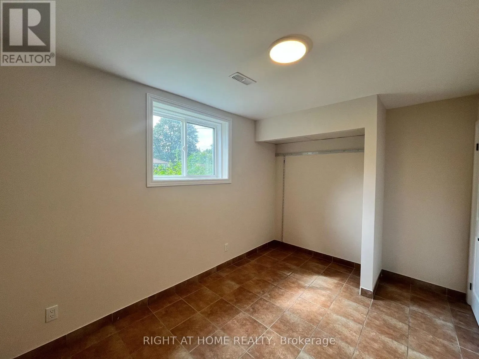 379 THE QUEENSWAY ROAD S