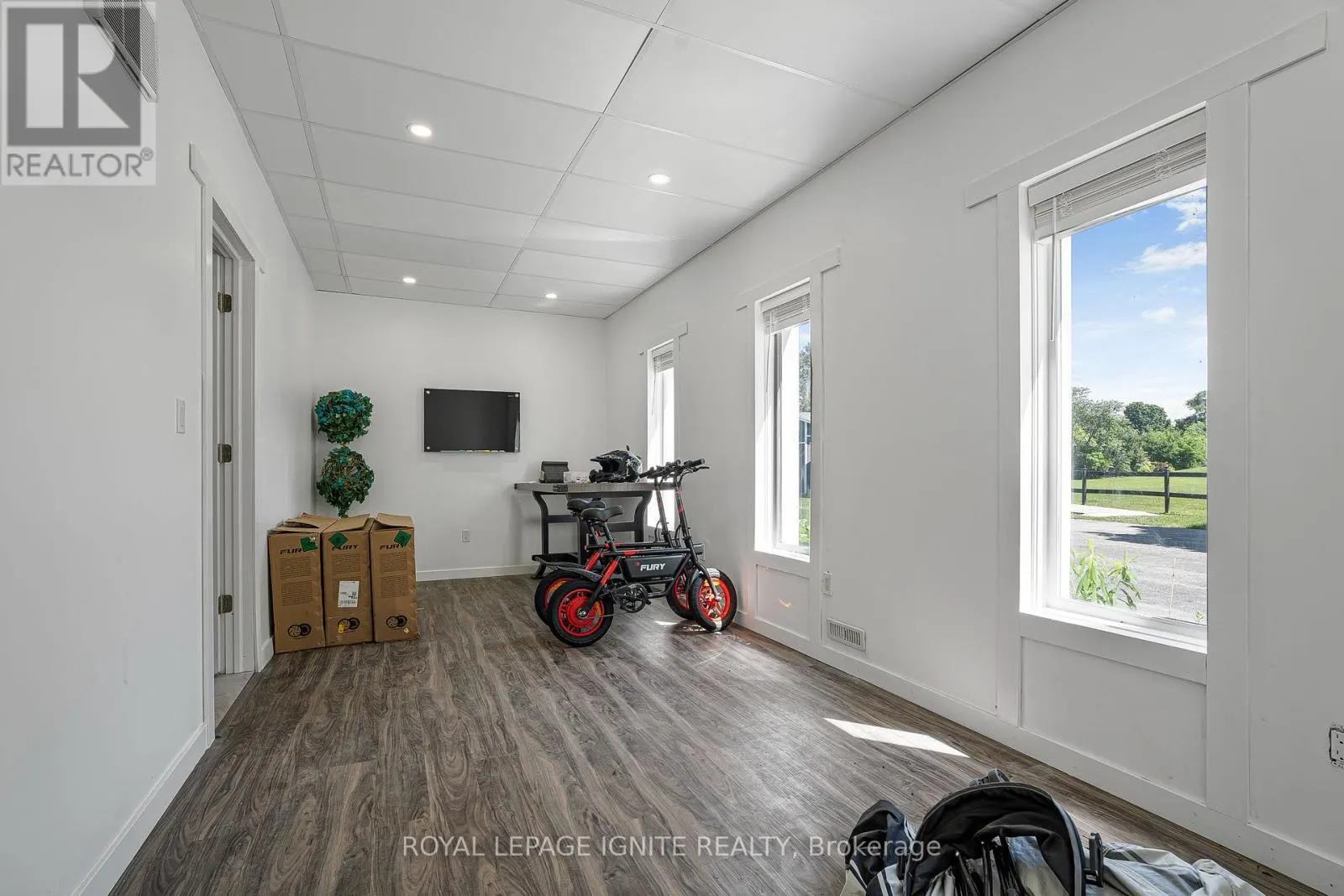 69 RAEVIEW DRIVE
