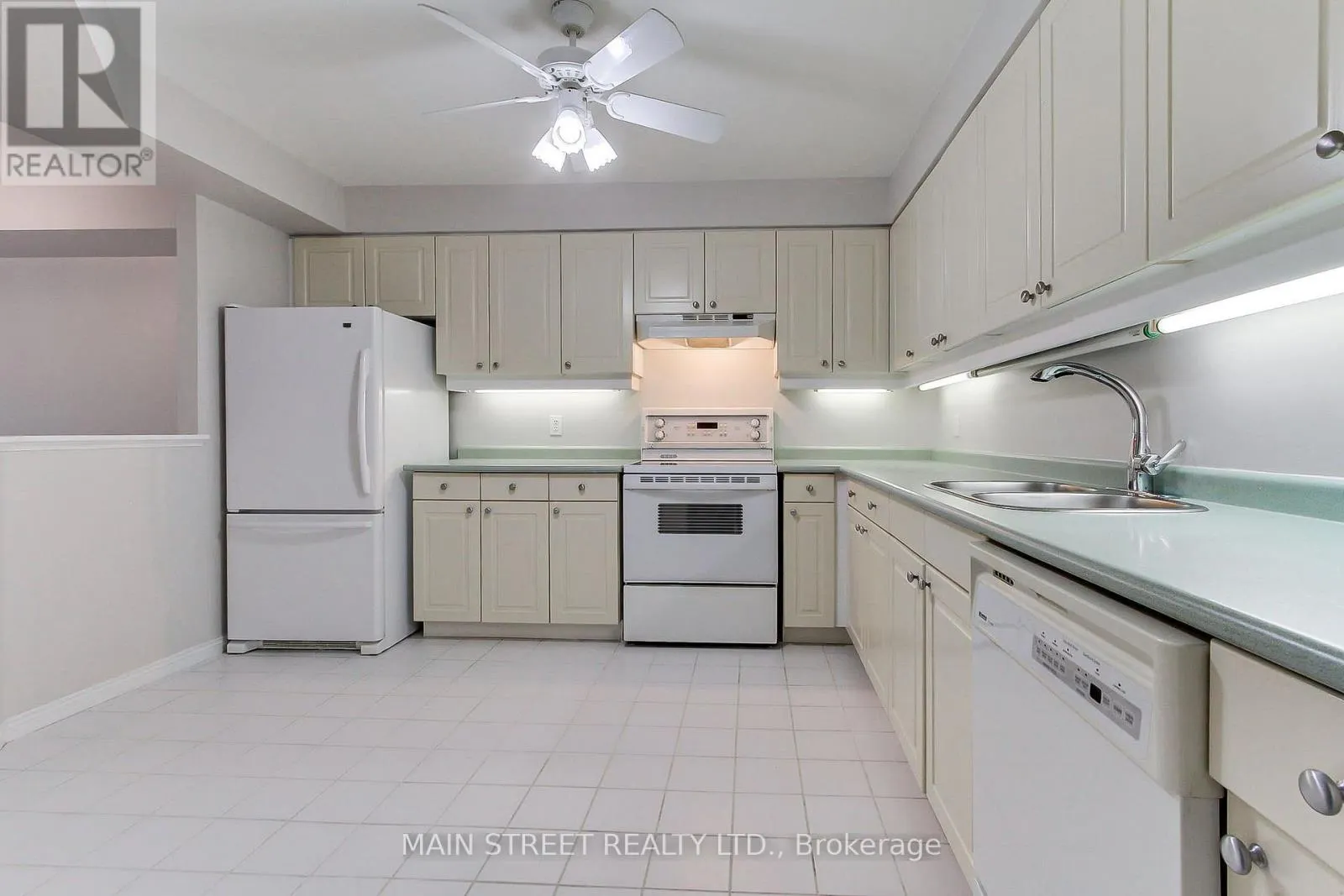 306 - 85 WELLINGTON STREET W