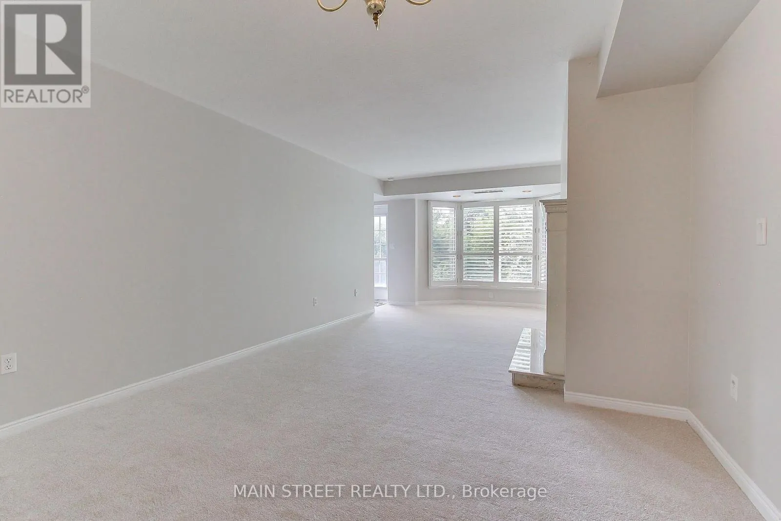 306 - 85 WELLINGTON STREET W