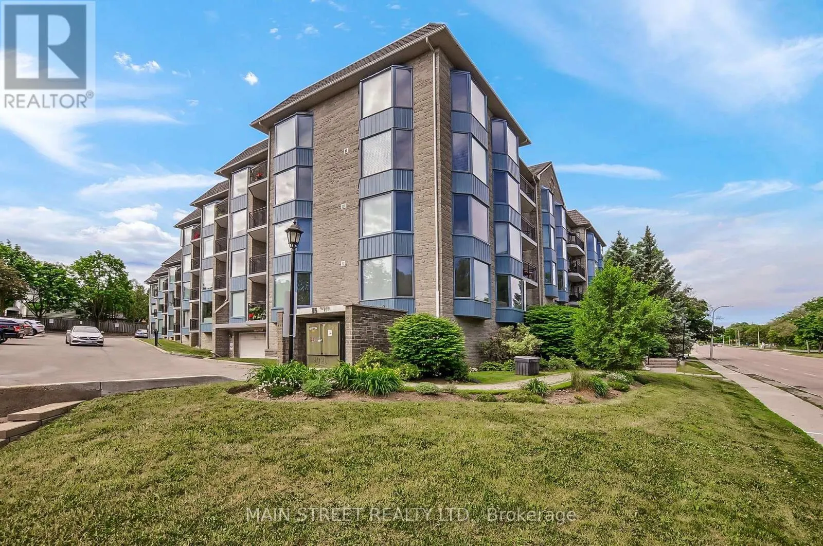 306 - 85 WELLINGTON STREET W