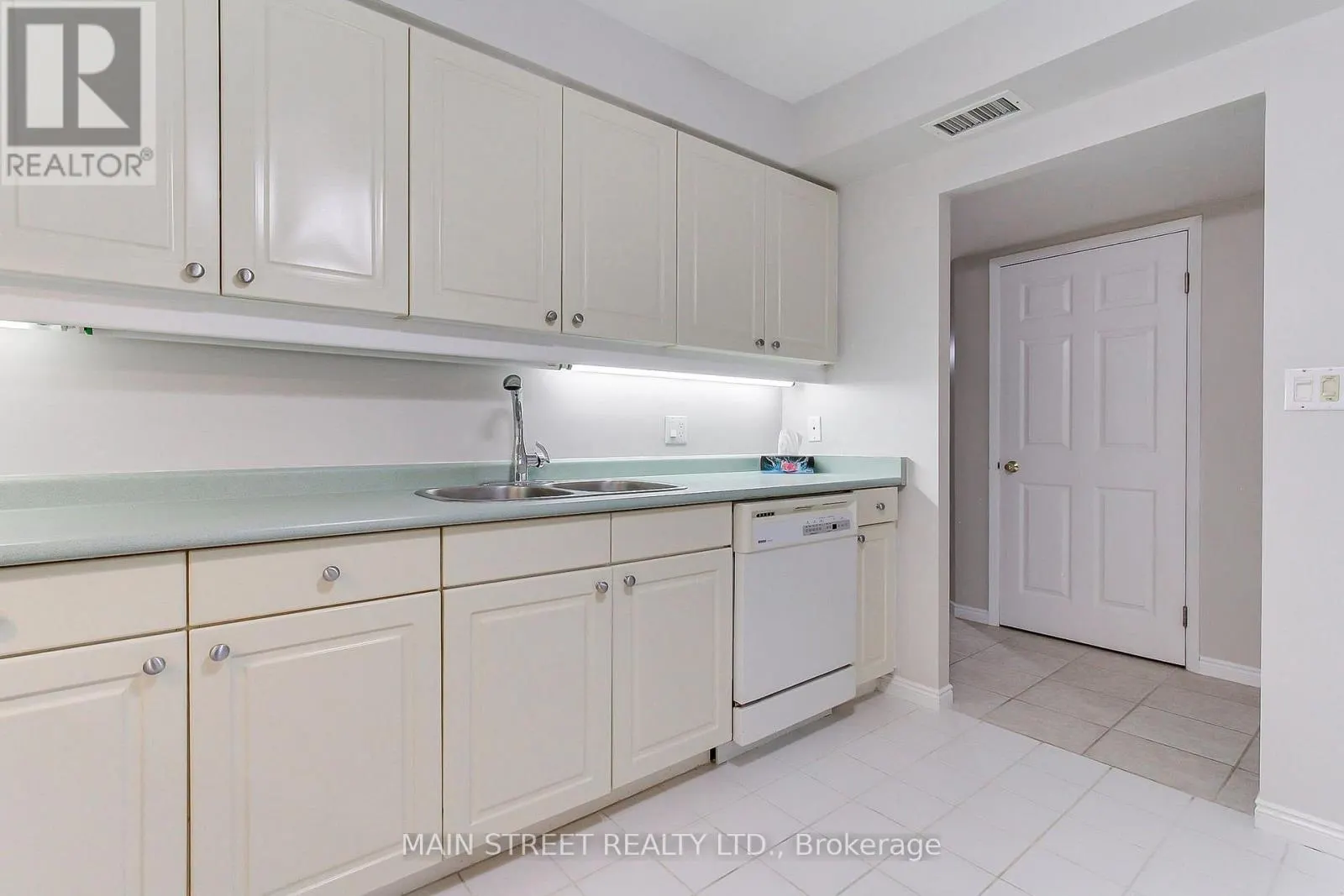 306 - 85 WELLINGTON STREET W
