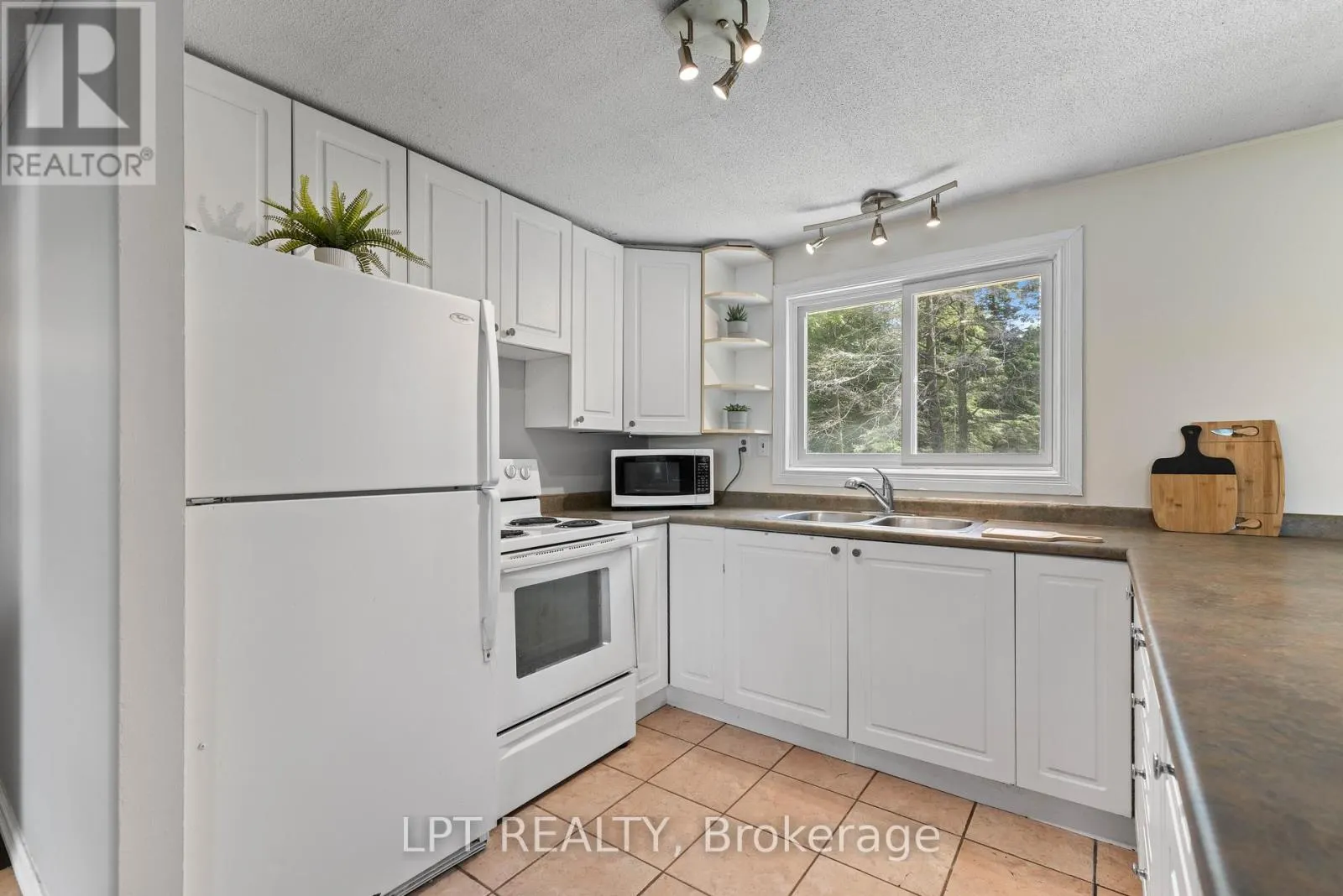 2743 LOCKHART ROAD