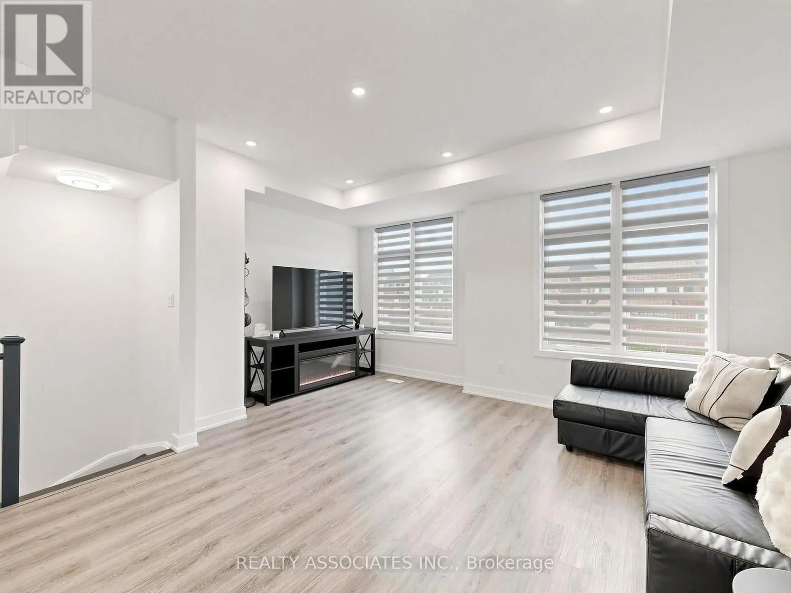 14 BAKER HILL BOULEVARD