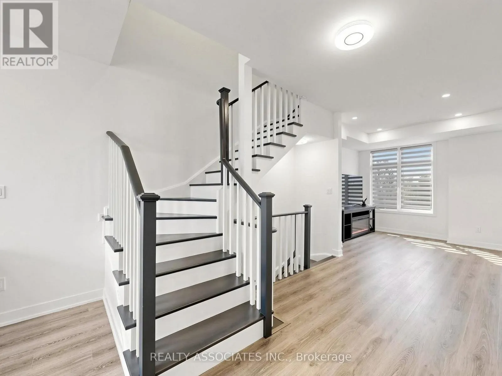 14 BAKER HILL BOULEVARD