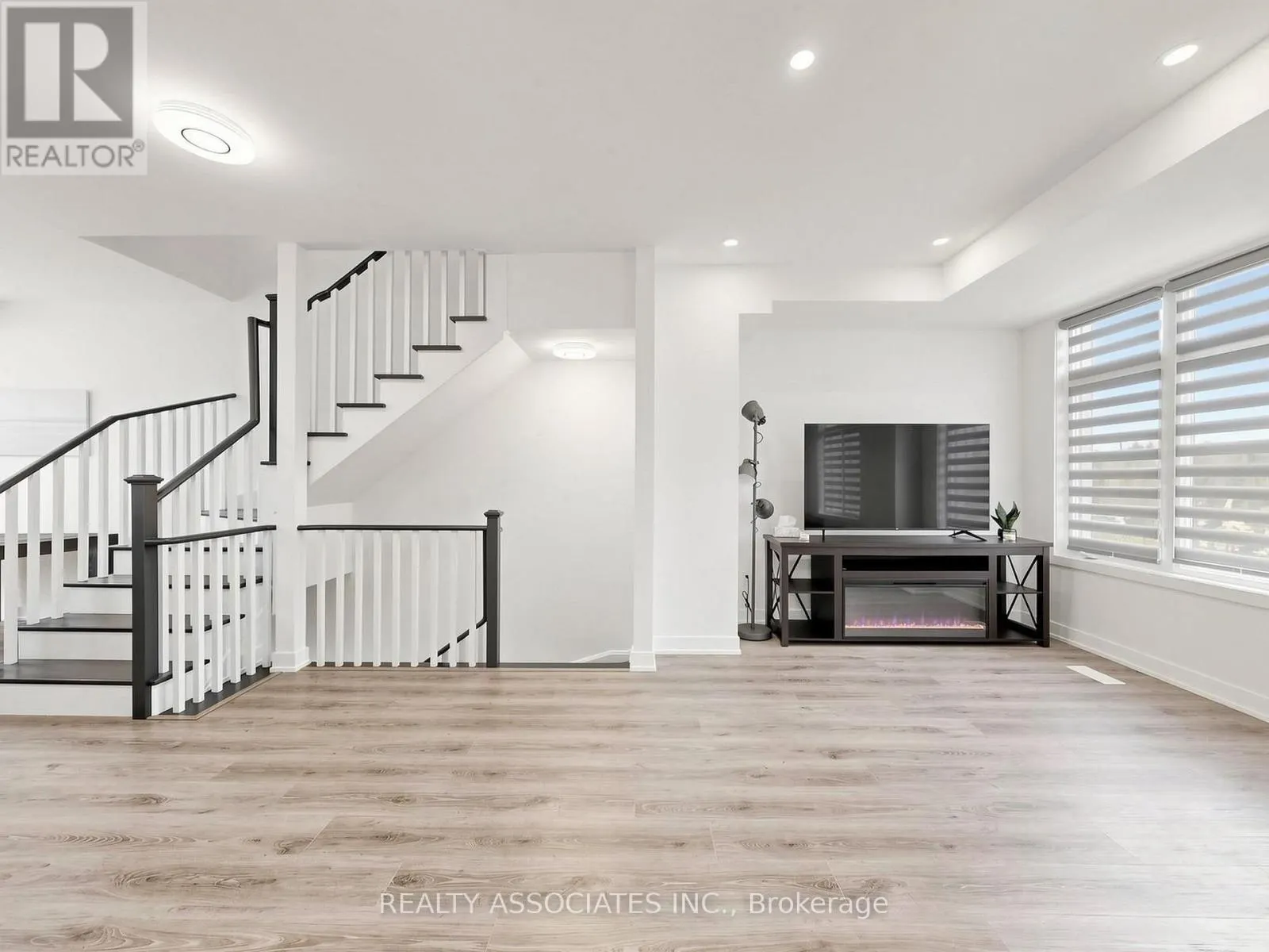 14 BAKER HILL BOULEVARD