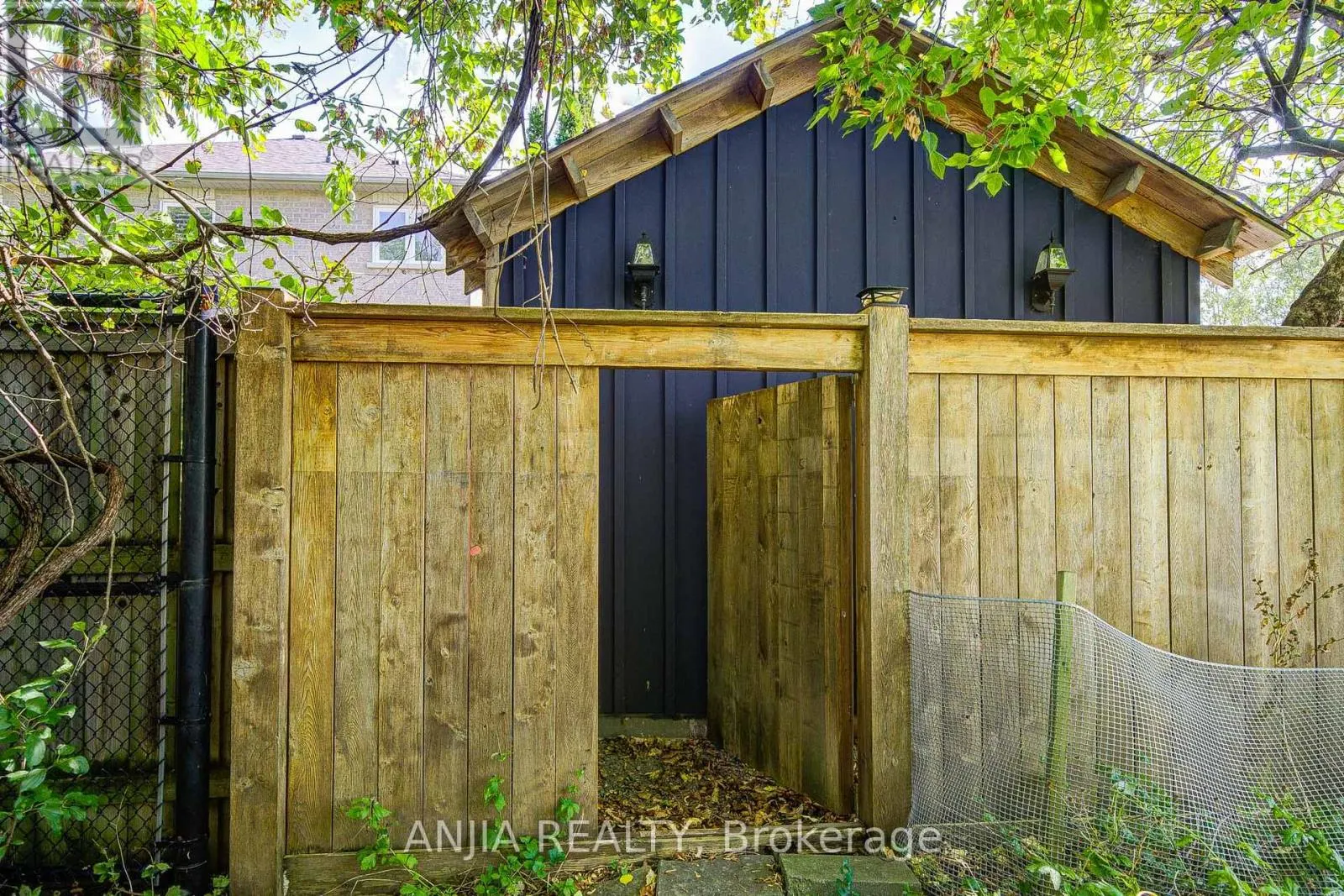38 HARPER'S GATE WAY