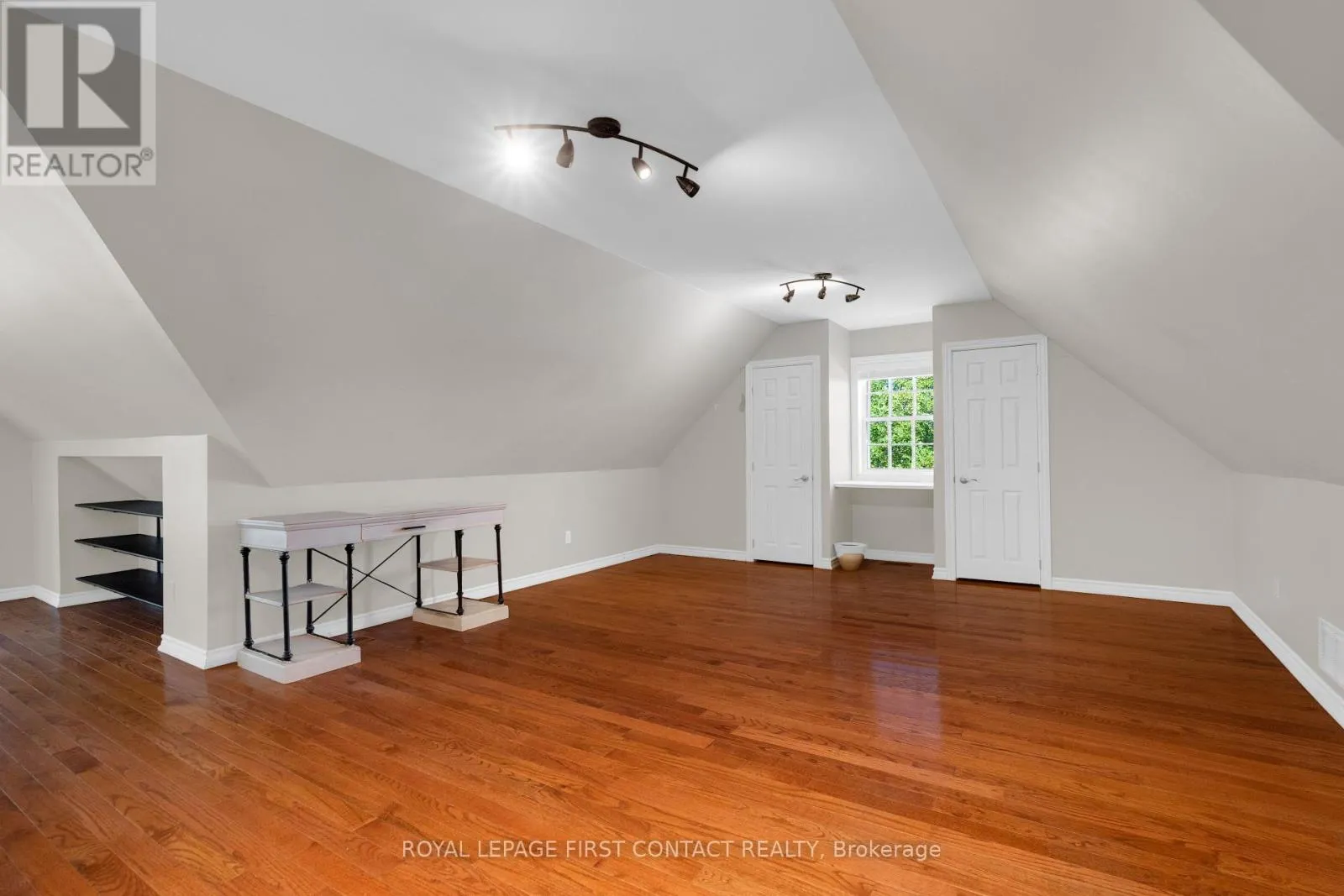 43 VANDERPOST CRESCENT