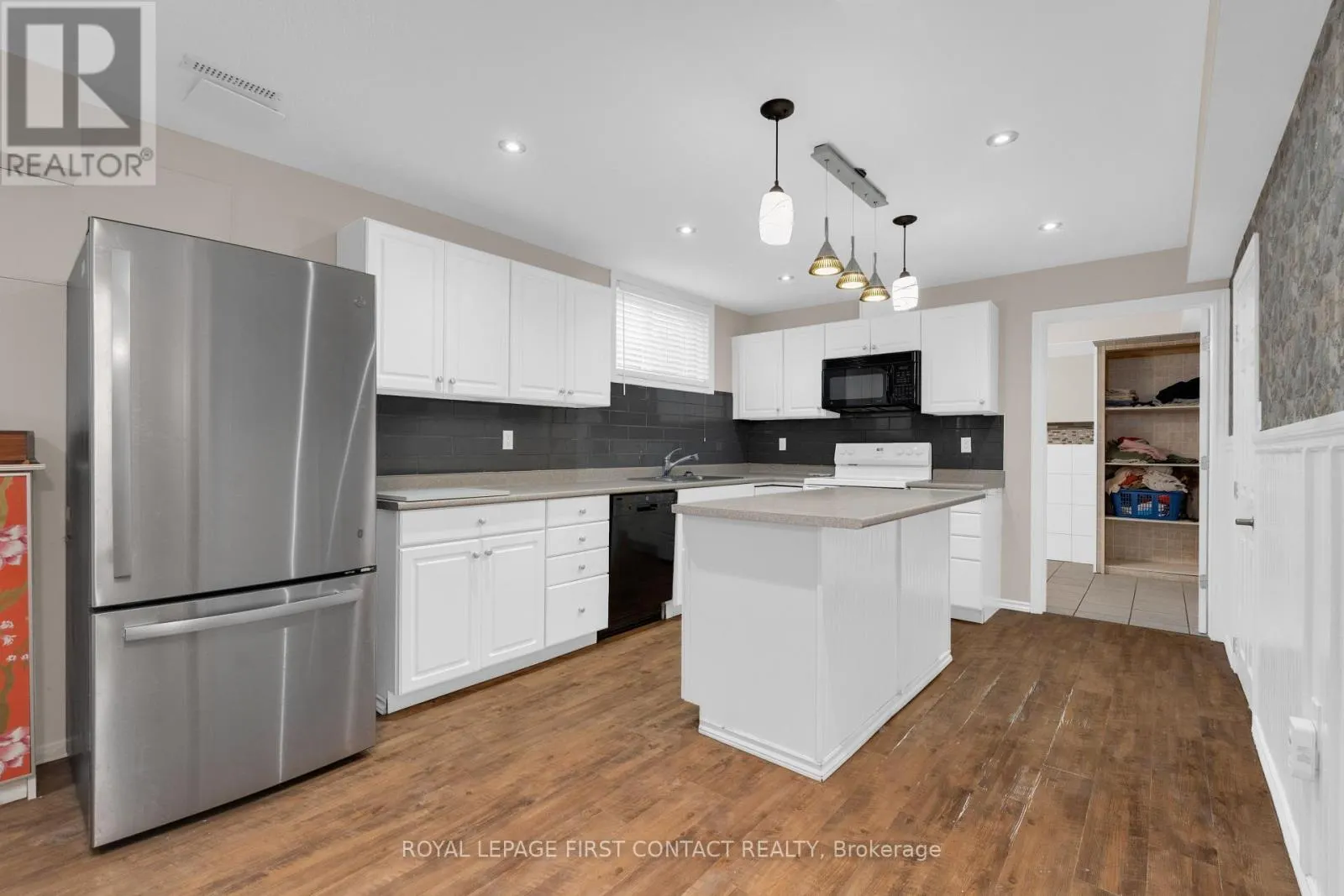 43 VANDERPOST CRESCENT
