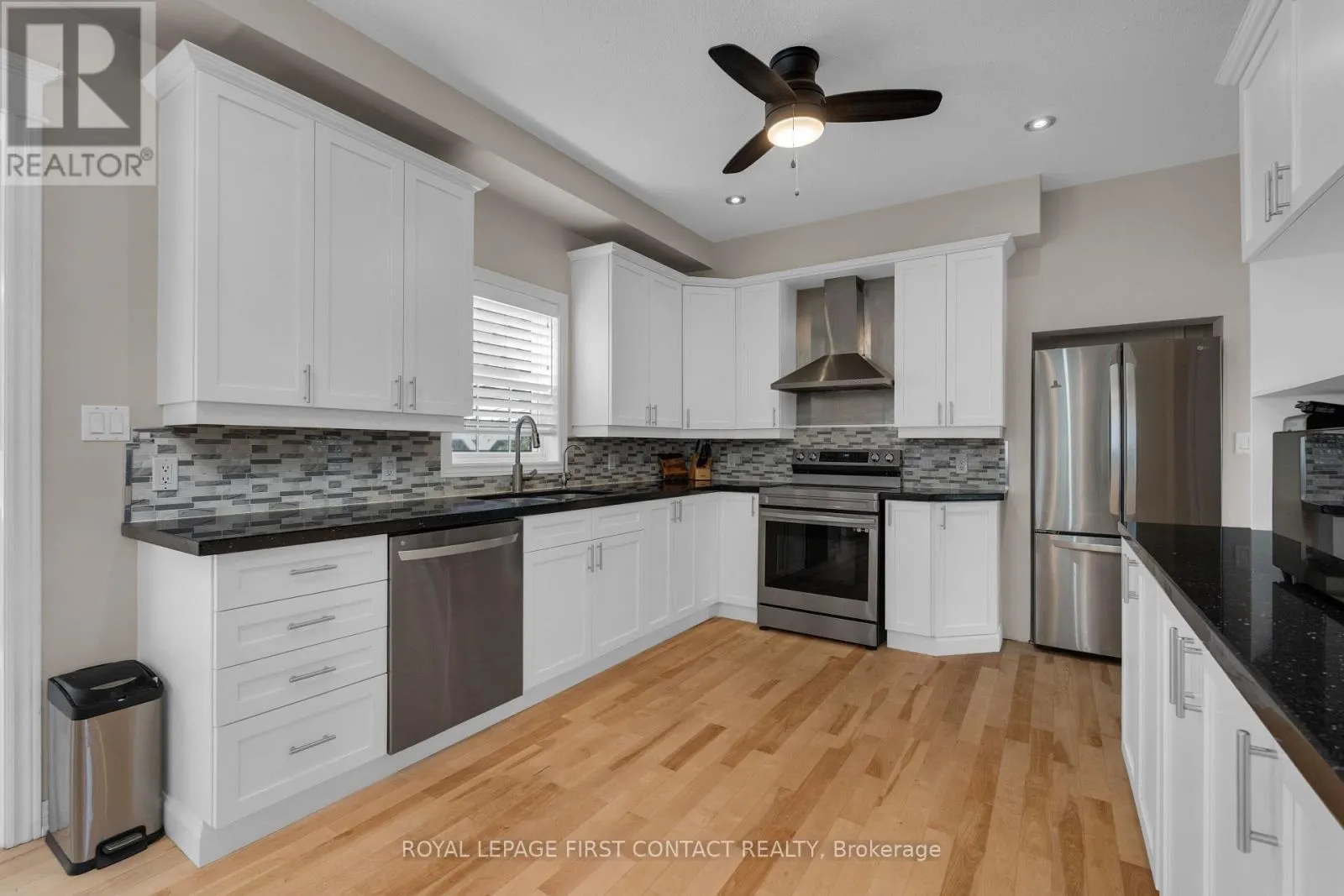 43 VANDERPOST CRESCENT
