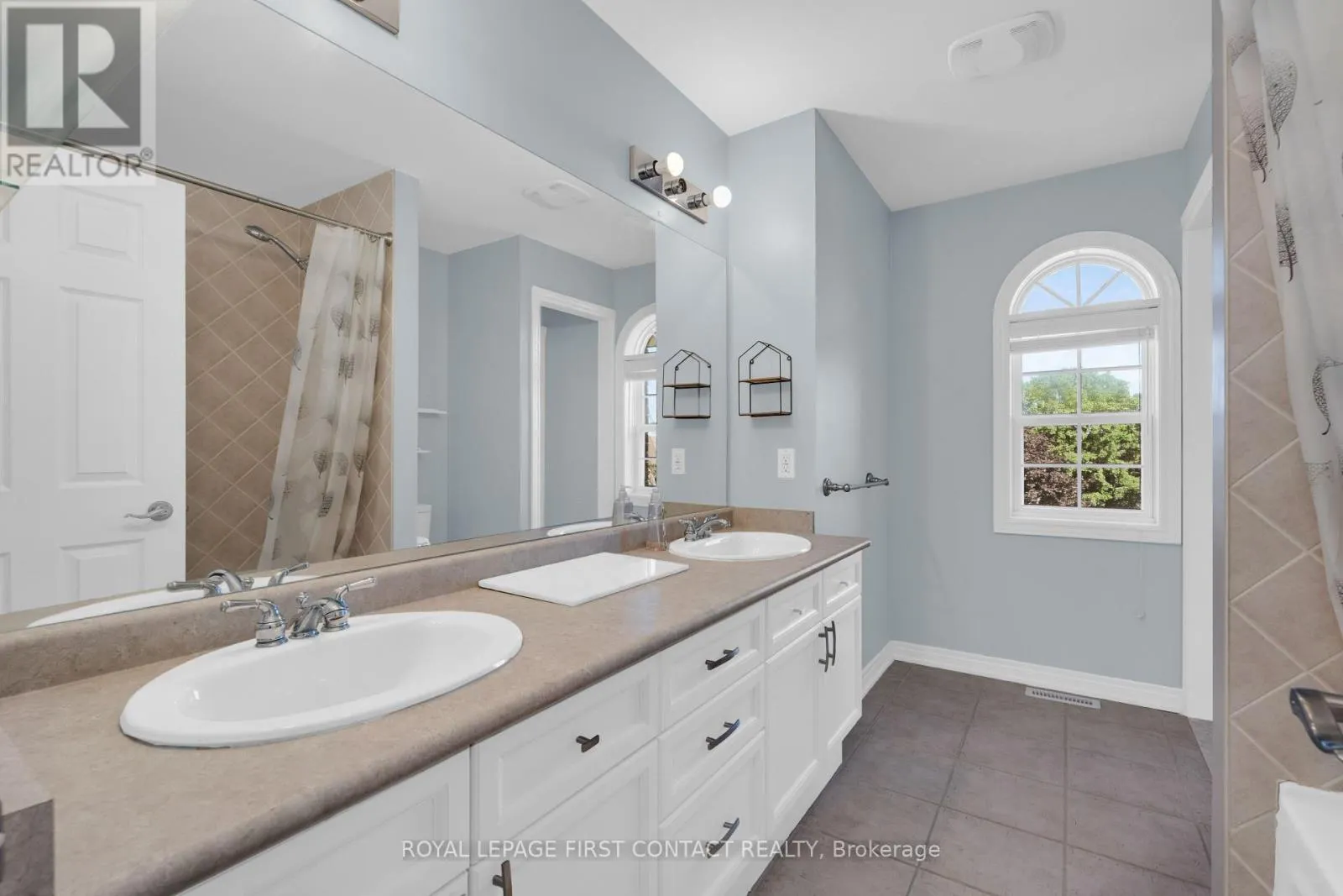 43 VANDERPOST CRESCENT