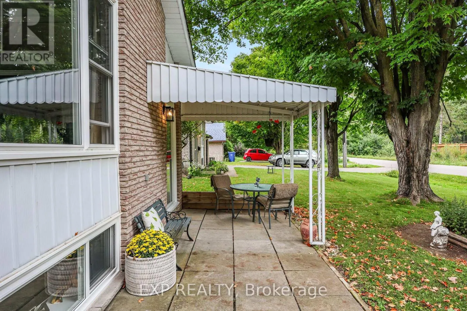 19 FAIRCREST AVENUE