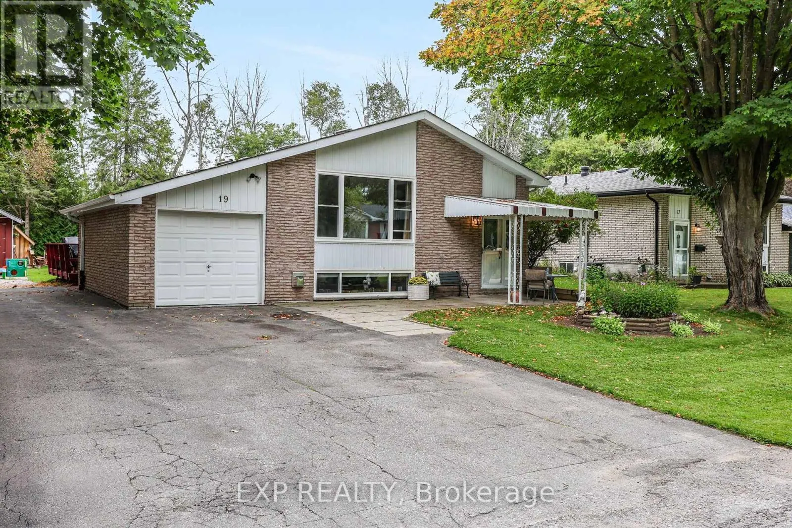 19 FAIRCREST AVENUE