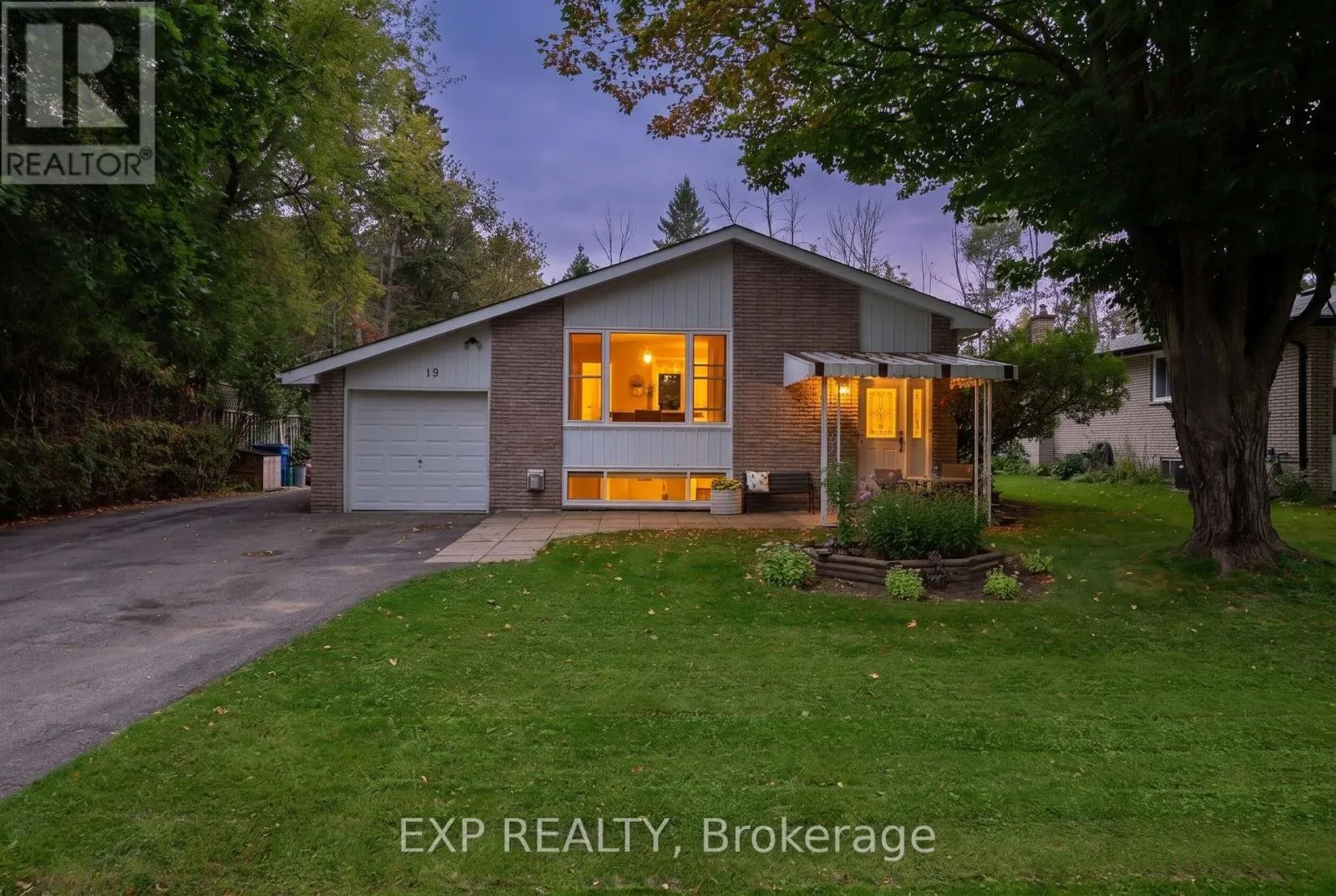19 FAIRCREST AVENUE