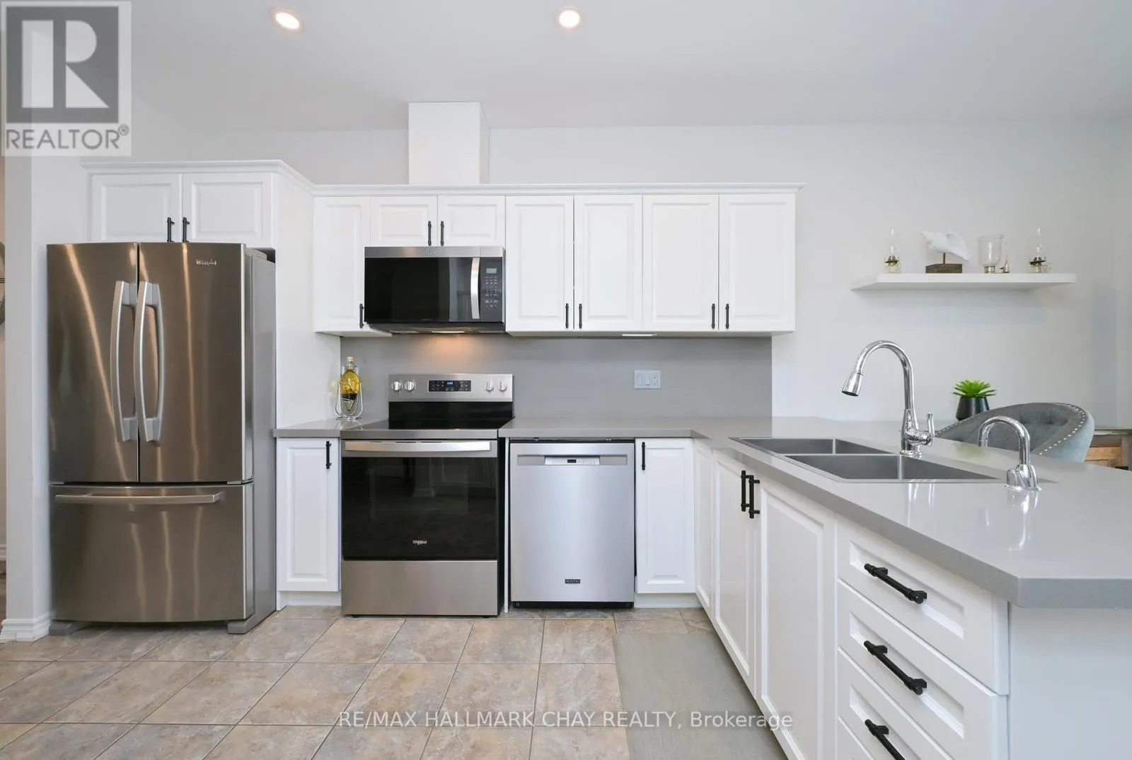 25 KINGSMERE CRESCENT
