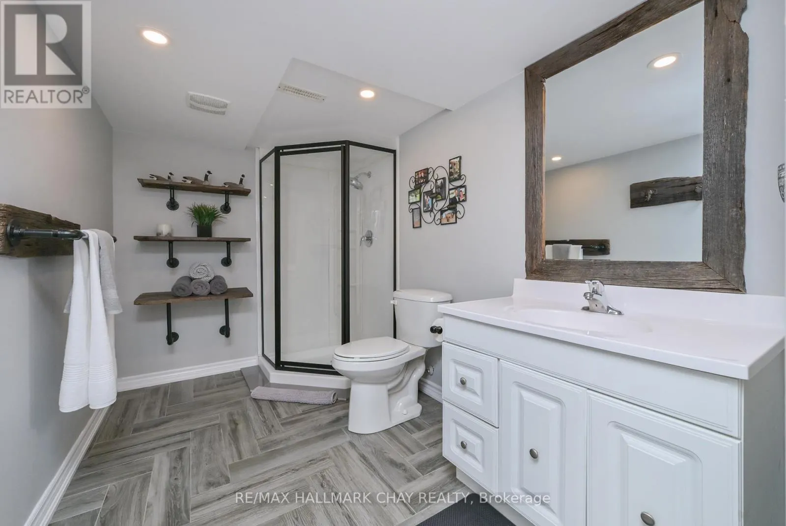 25 KINGSMERE CRESCENT