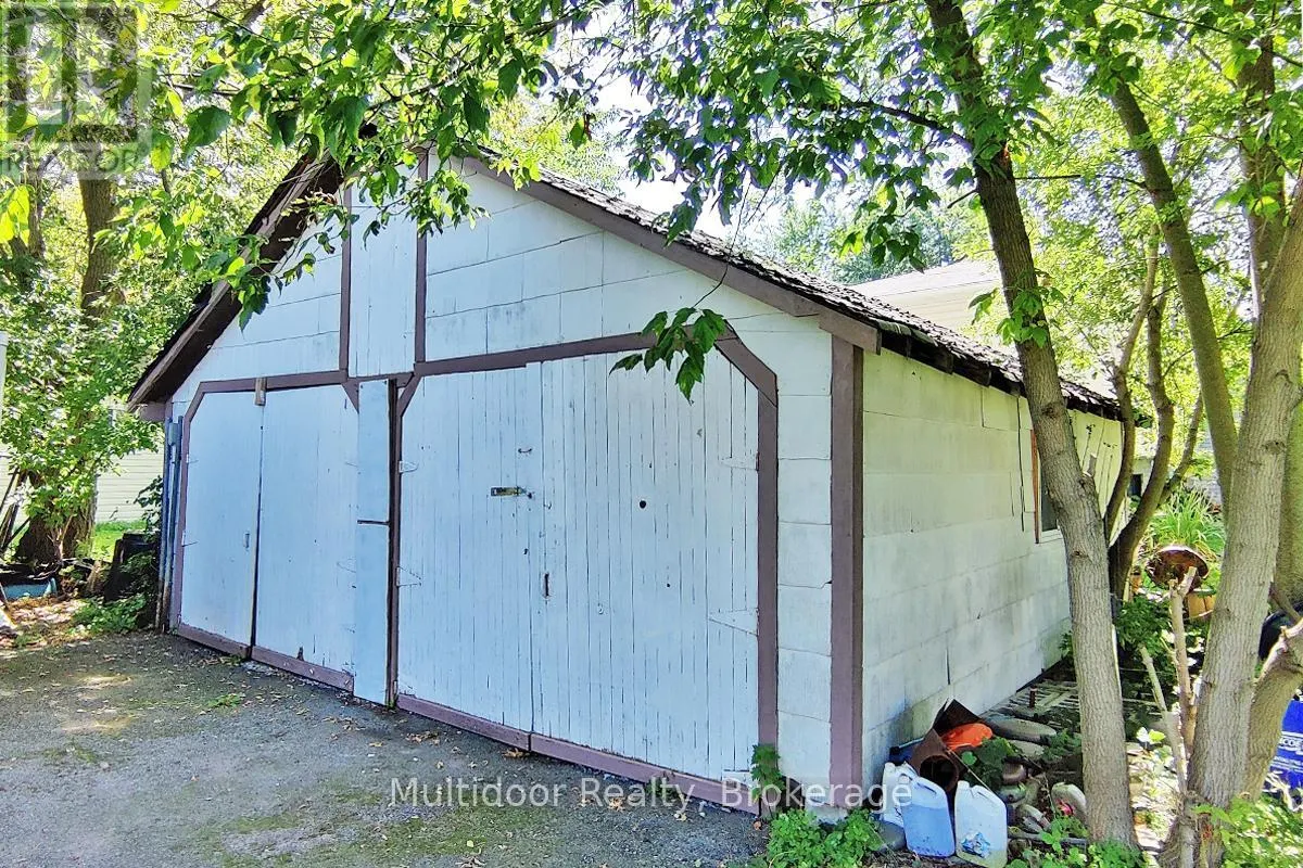 1058 ISABELLA STREET