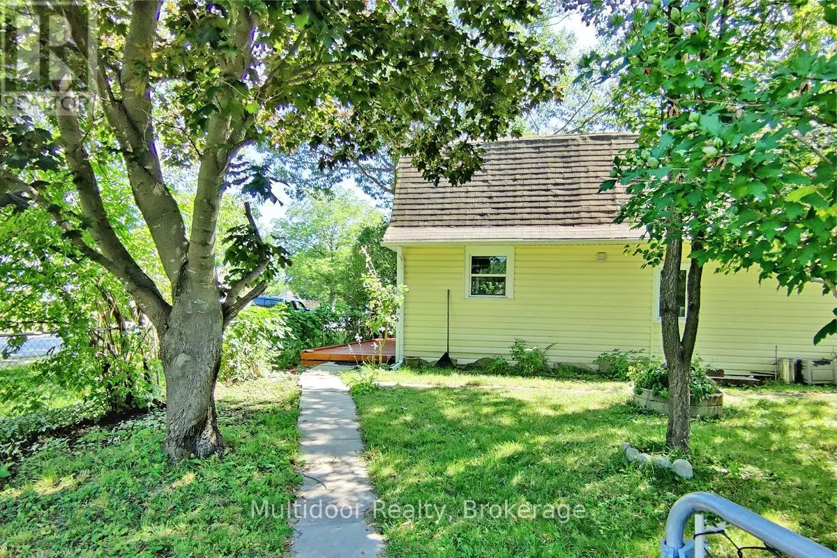 1058 ISABELLA STREET