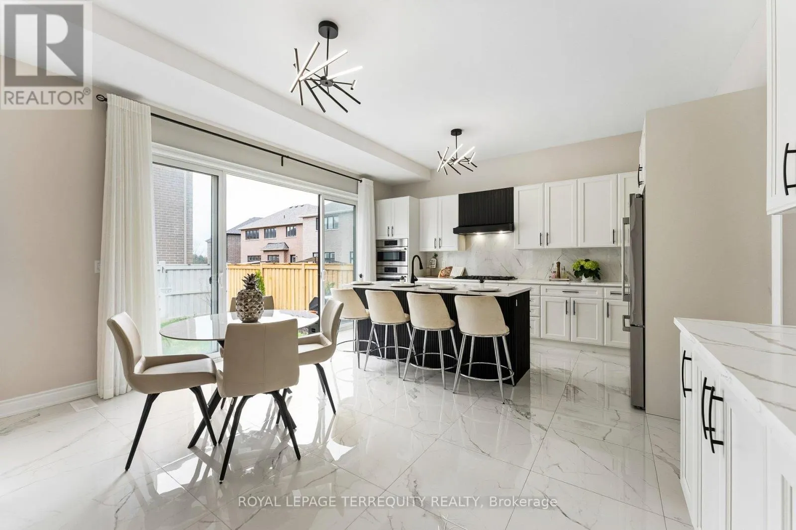 7 BALLANVIEW COURT