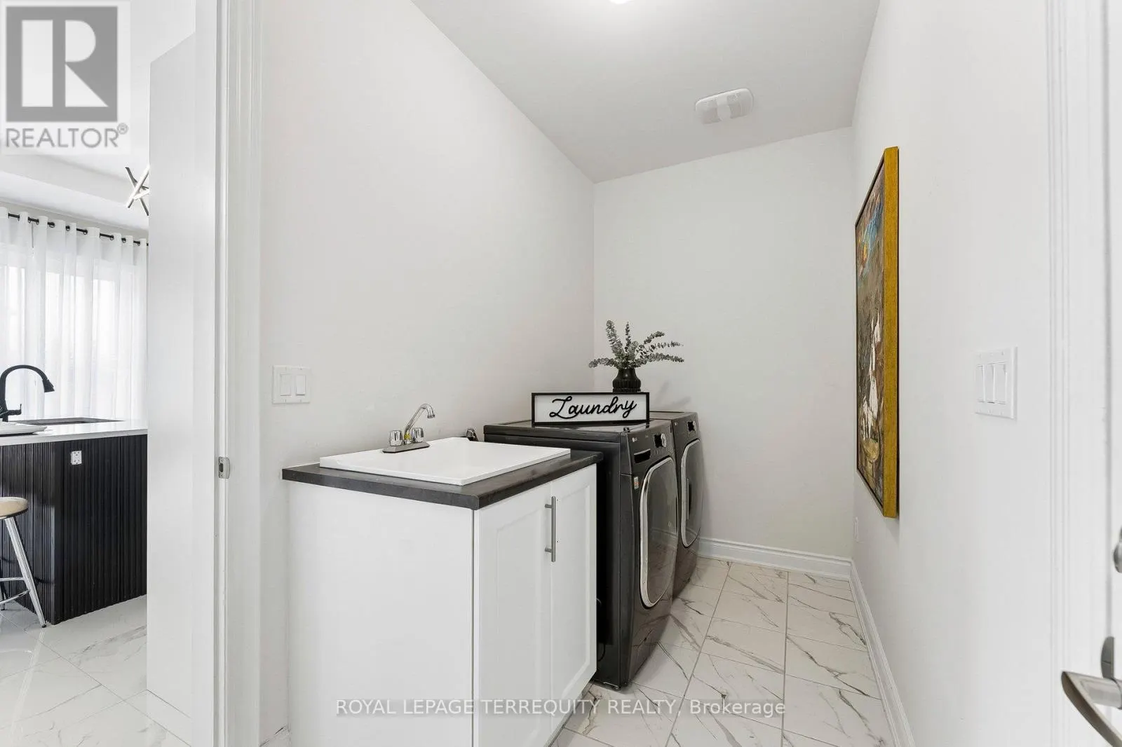 7 BALLANVIEW COURT