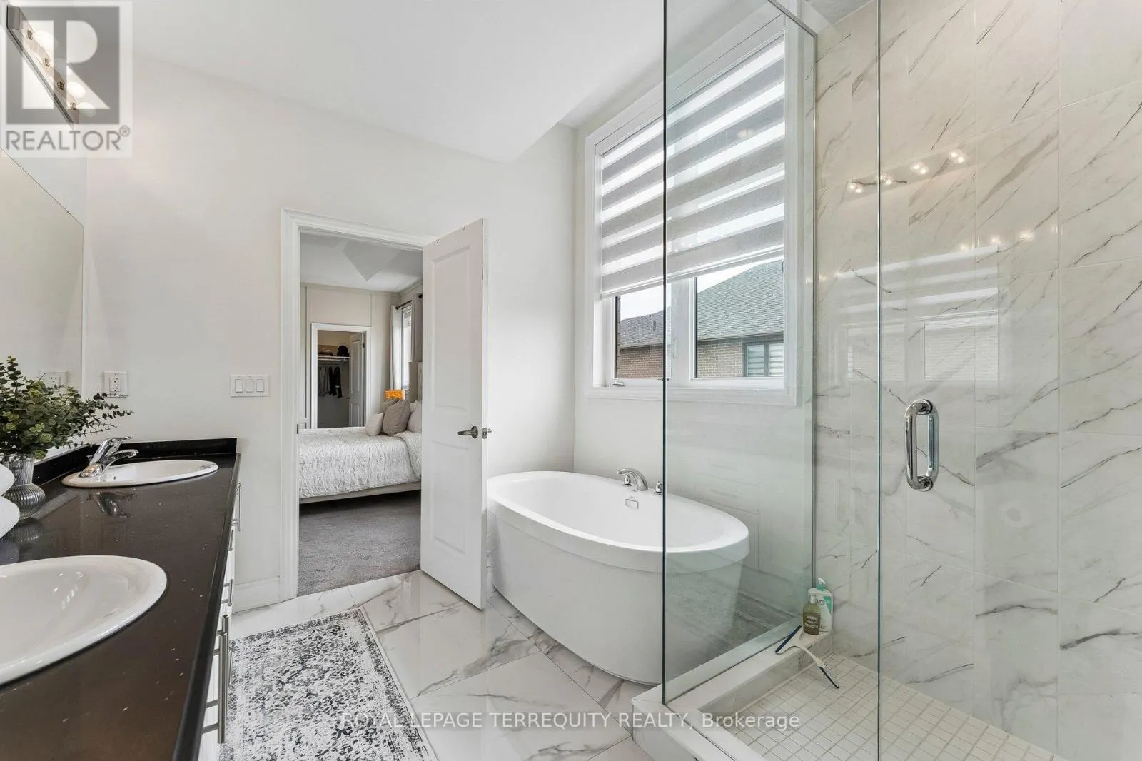 7 BALLANVIEW COURT