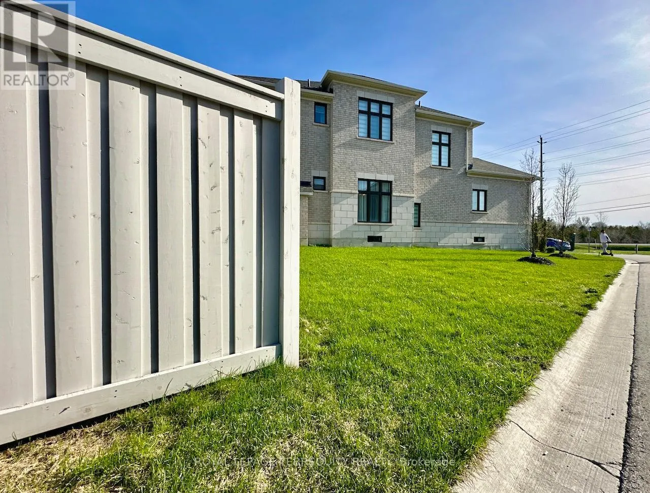 7 BALLANVIEW COURT