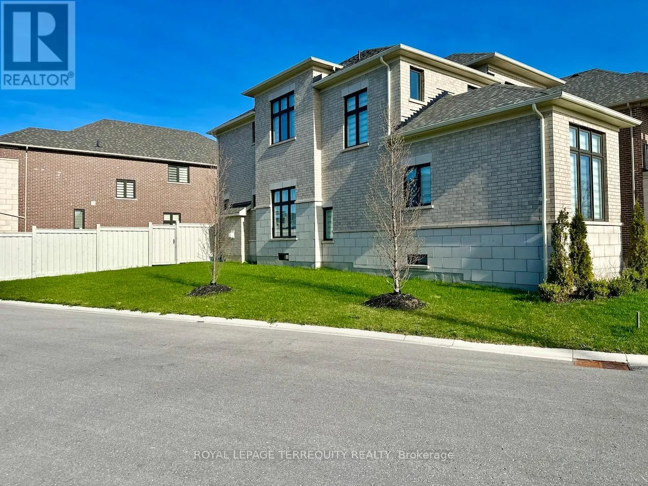 7 BALLANVIEW COURT