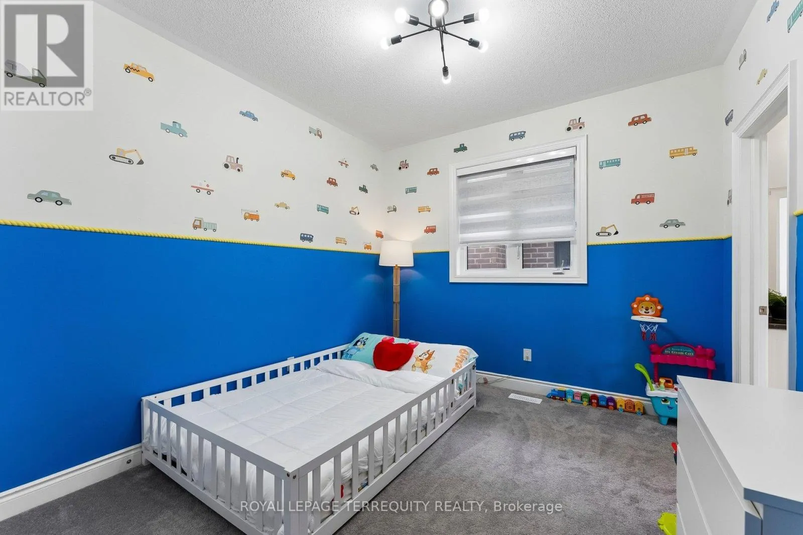 7 BALLANVIEW COURT
