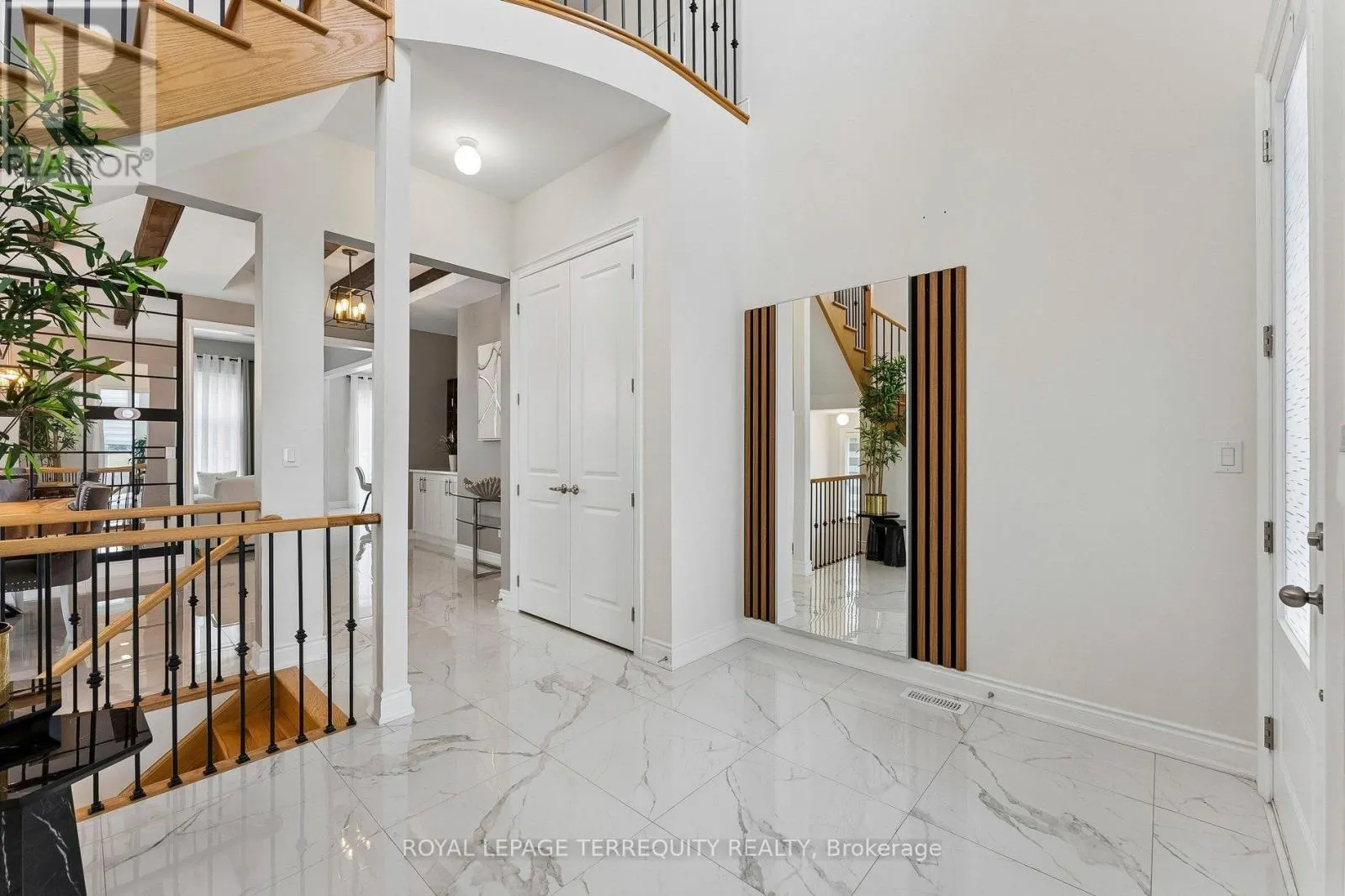 7 BALLANVIEW COURT