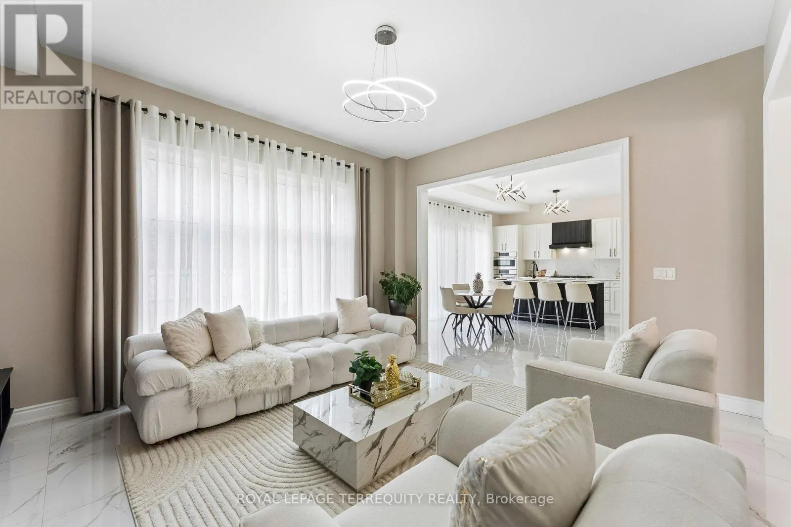 7 BALLANVIEW COURT
