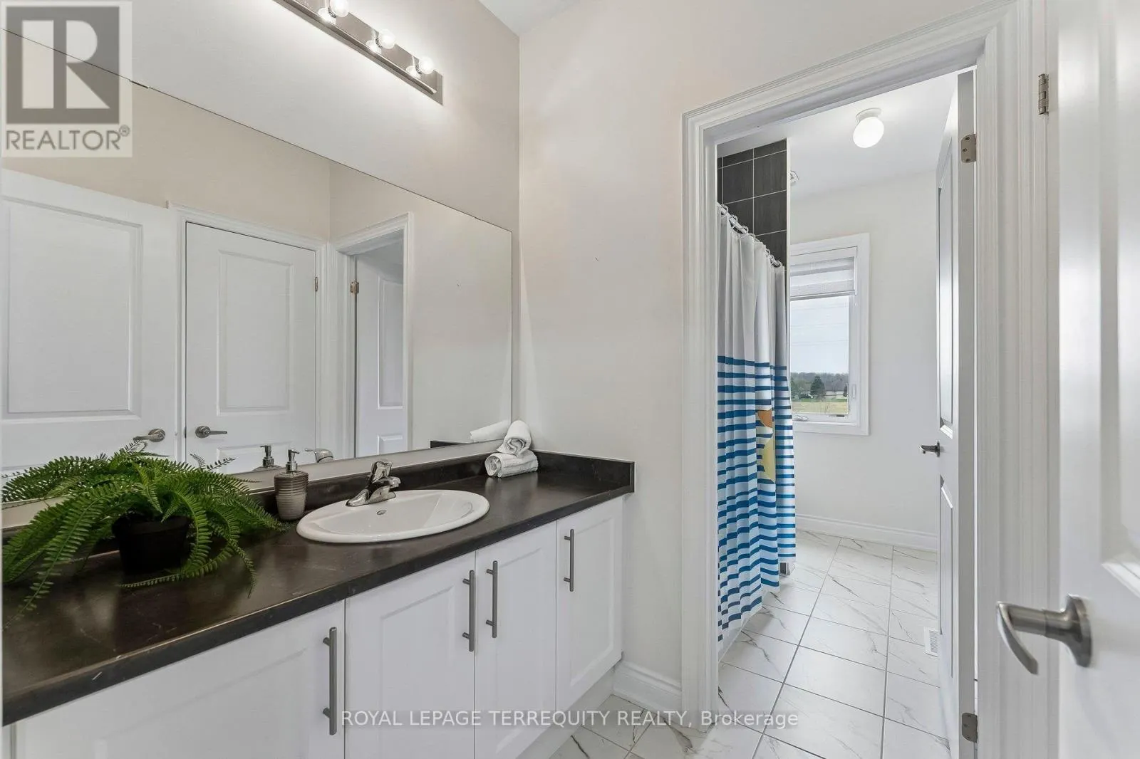 7 BALLANVIEW COURT