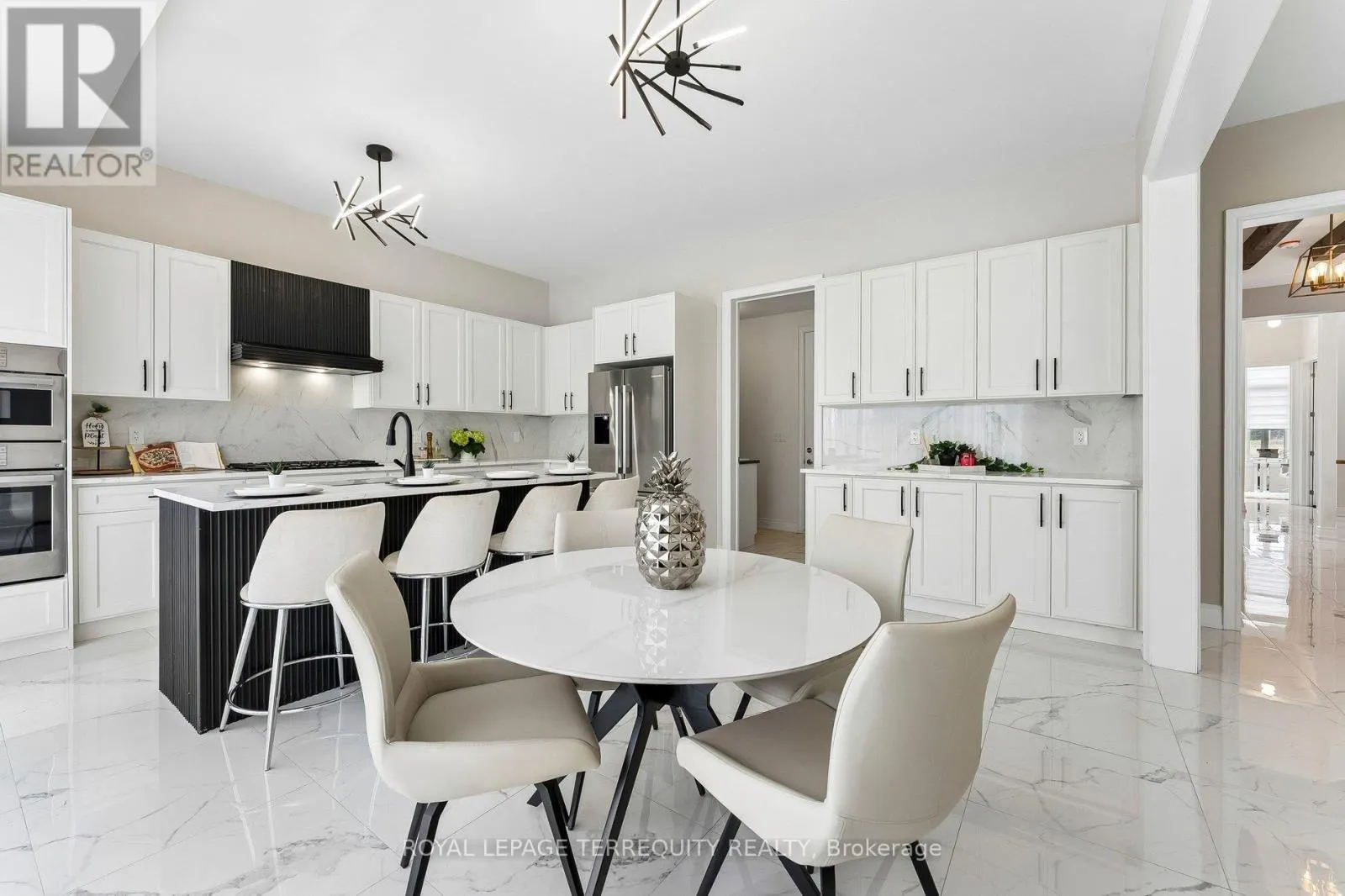 7 BALLANVIEW COURT