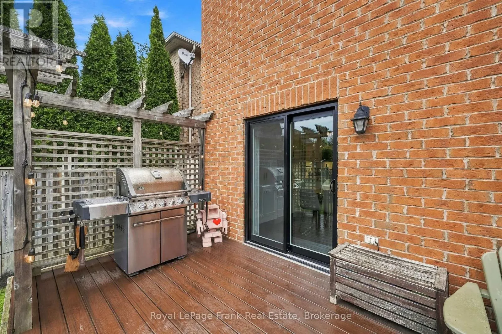 6 FOXBURY ROAD