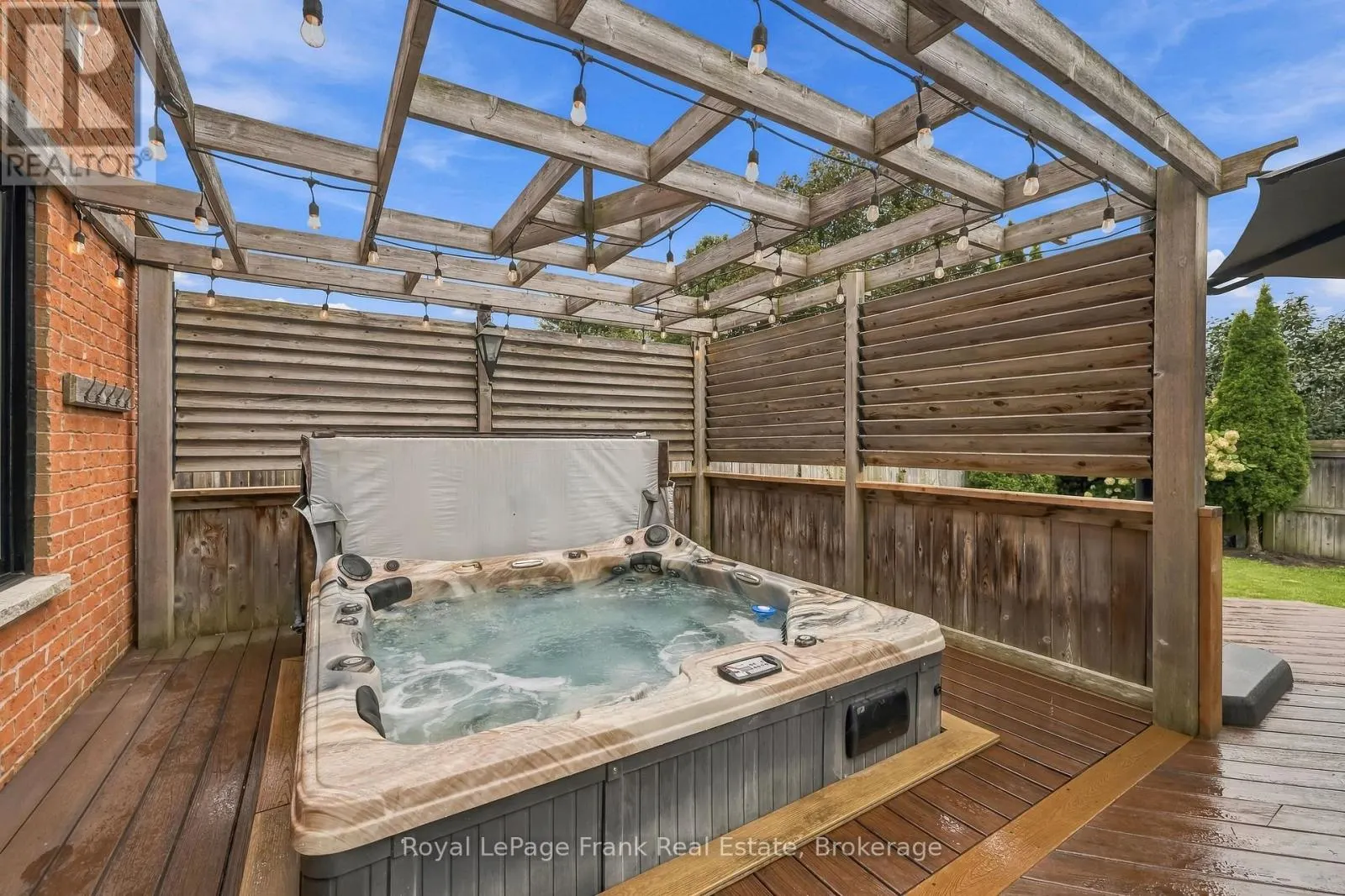 6 FOXBURY ROAD