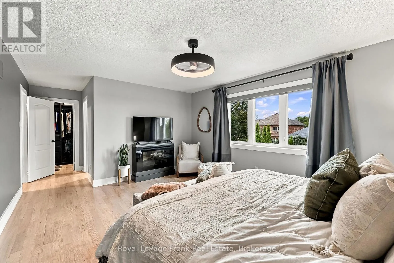 6 FOXBURY ROAD