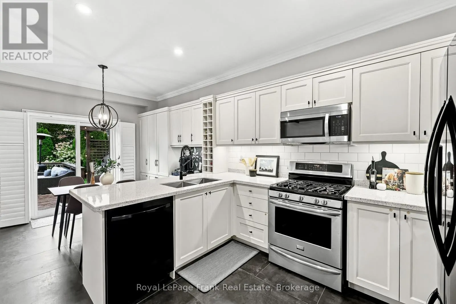 6 FOXBURY ROAD