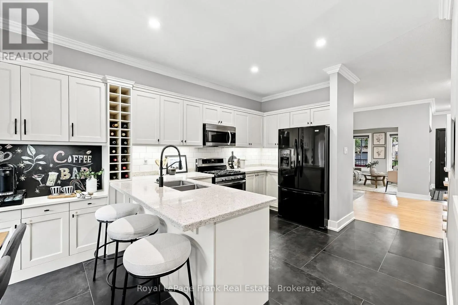 6 FOXBURY ROAD