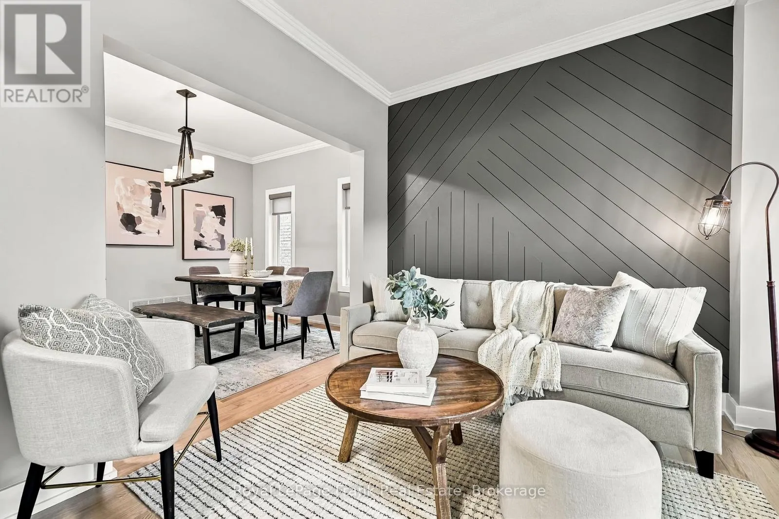 6 FOXBURY ROAD