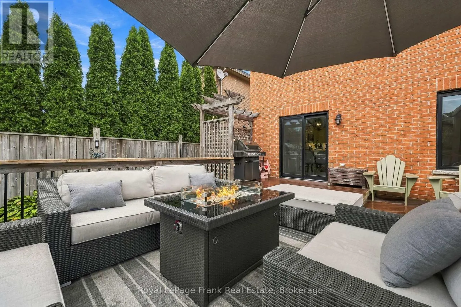 6 FOXBURY ROAD