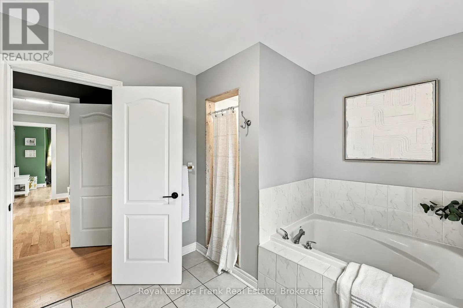 6 FOXBURY ROAD