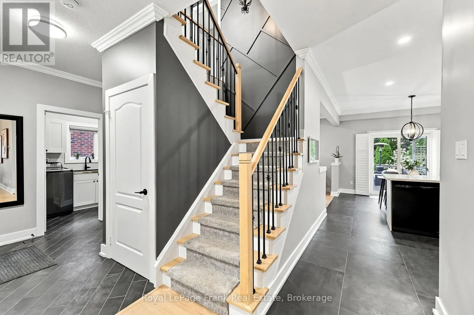 6 FOXBURY ROAD