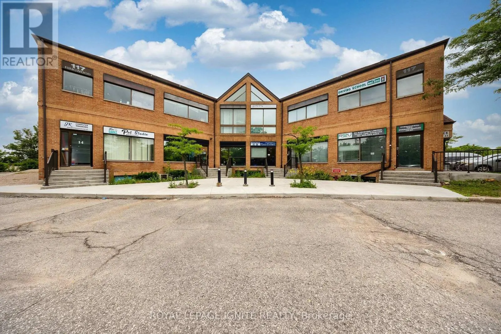 11 - 117 RINGWOOD DRIVE