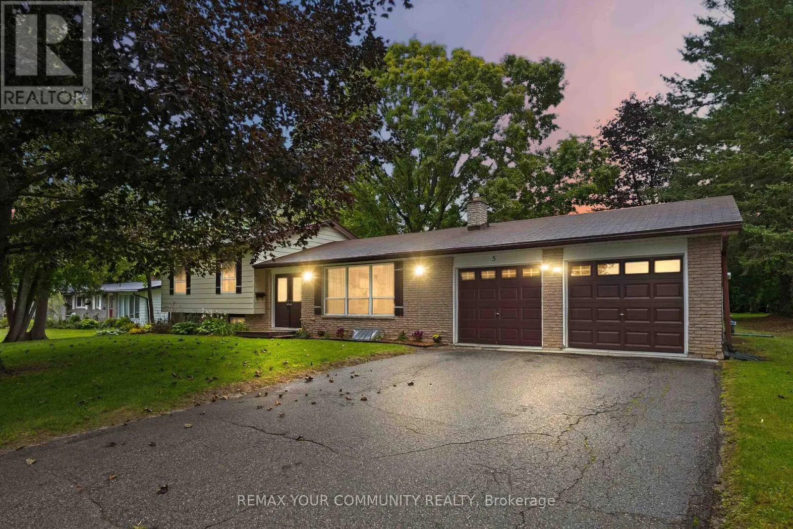 5 MEDINA SQUARE