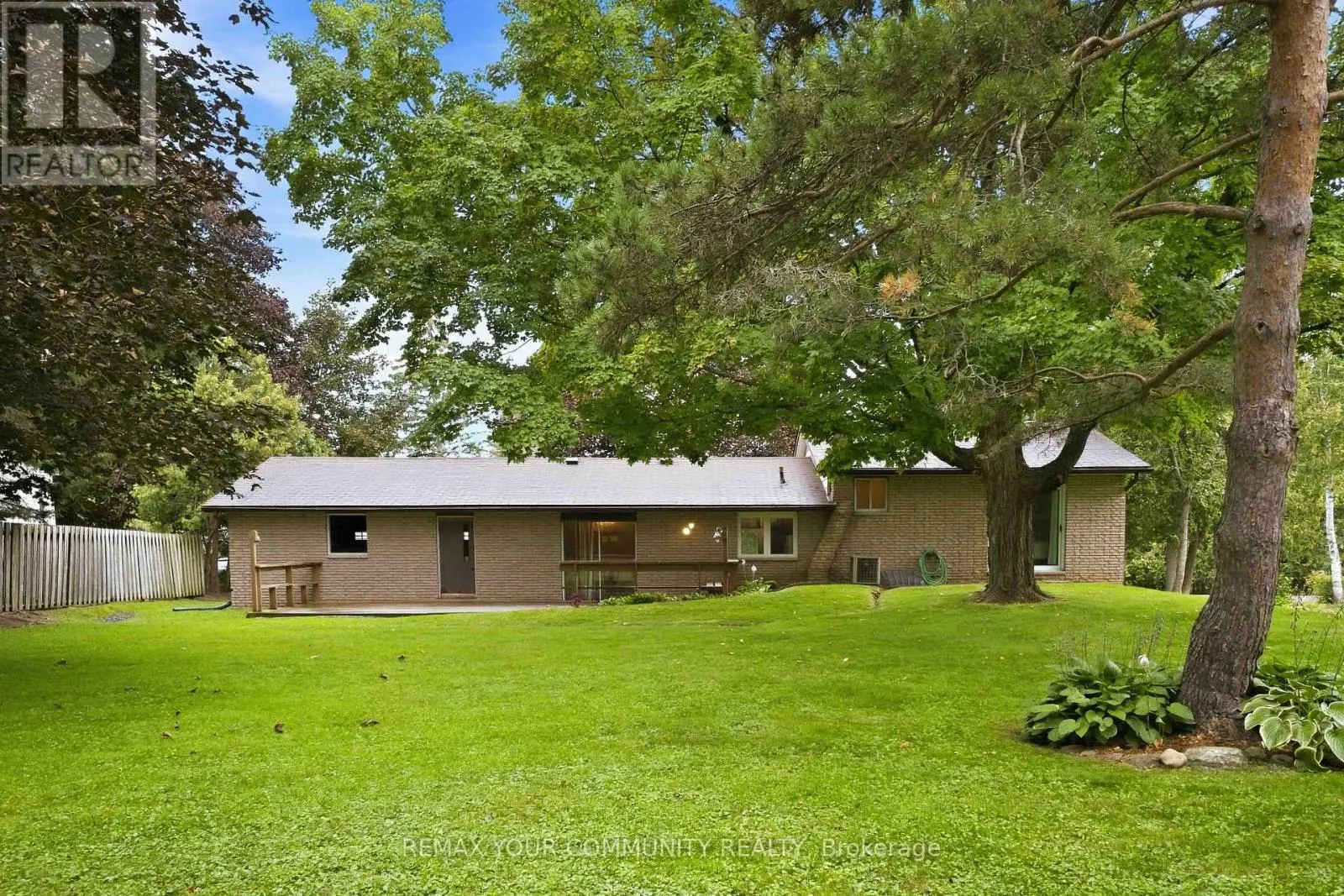 5 MEDINA SQUARE