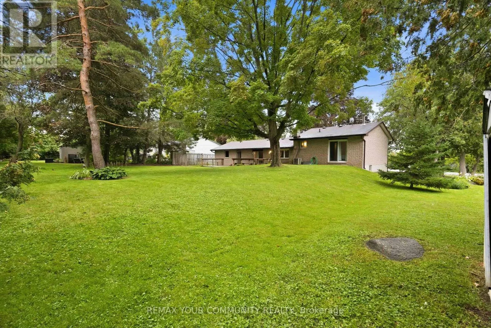 5 MEDINA SQUARE