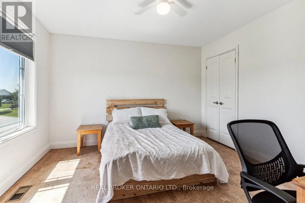 27 BAGSHAW CRESCENT