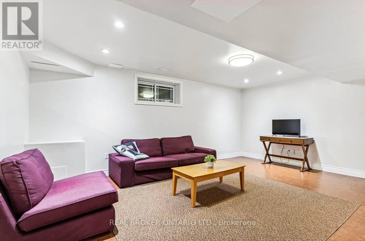 27 BAGSHAW CRESCENT