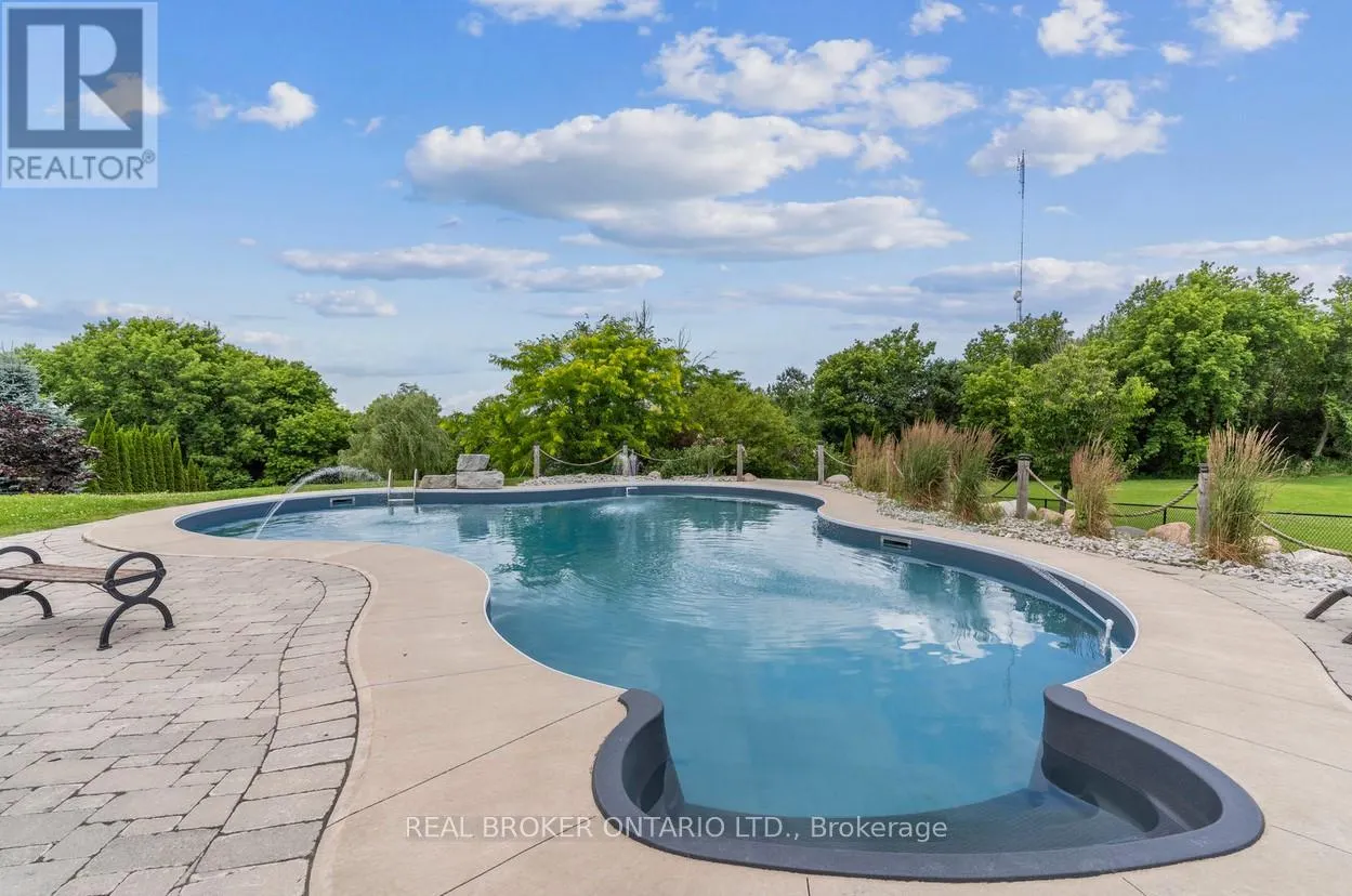 27 BAGSHAW CRESCENT