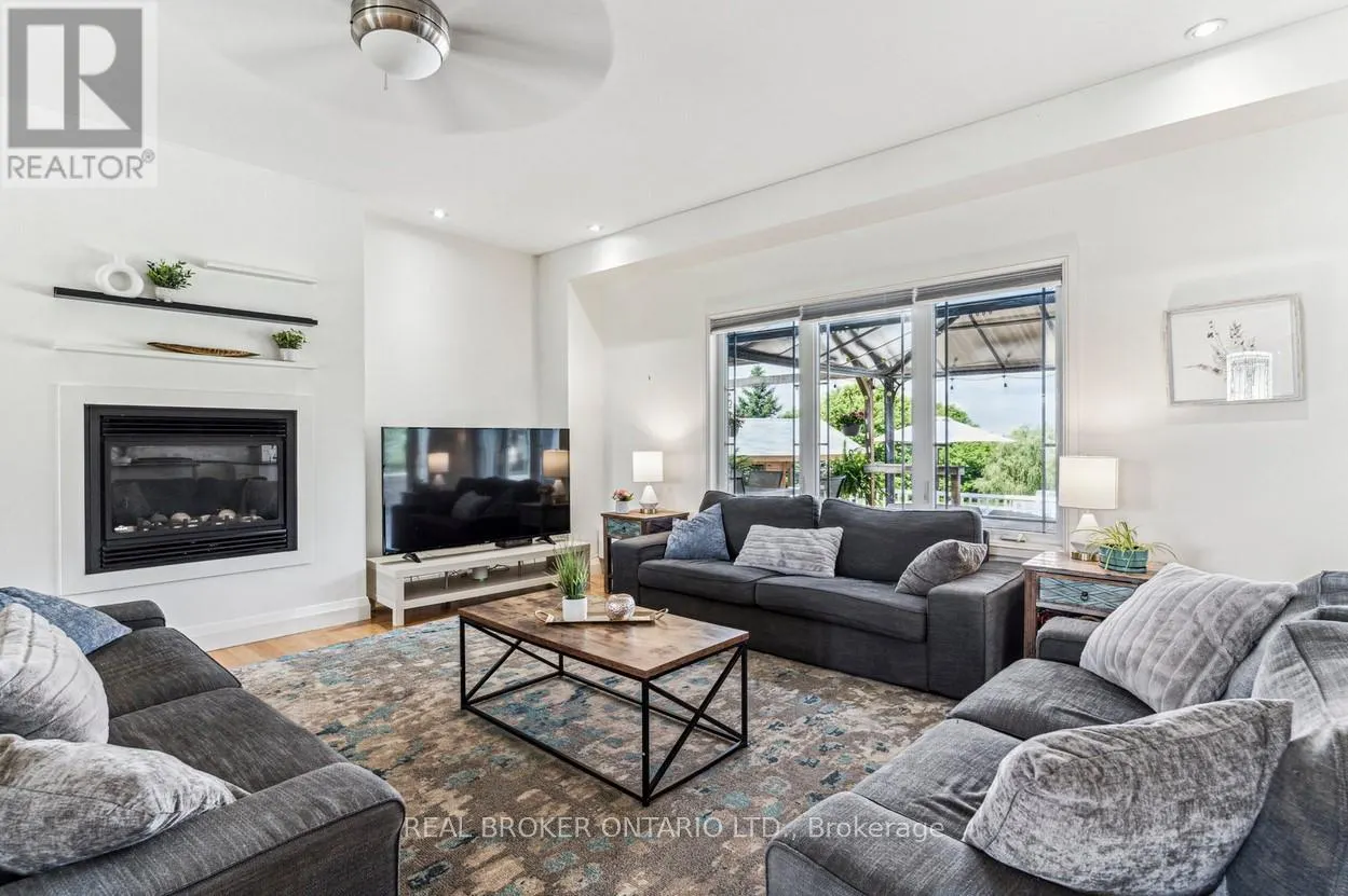 27 BAGSHAW CRESCENT