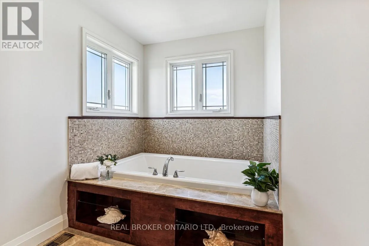 27 BAGSHAW CRESCENT